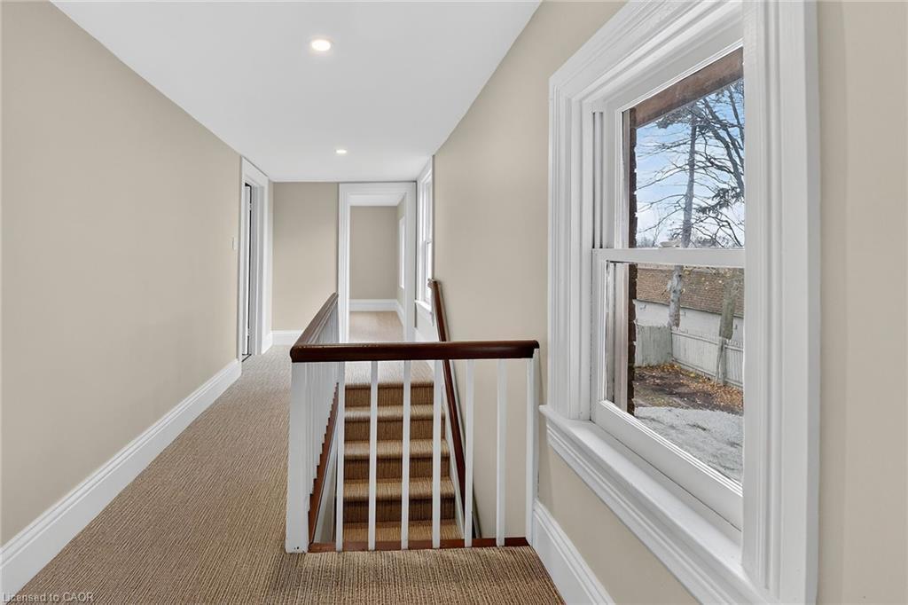 262 Main Street W, Grimsby, ON - Indoor Photo Showing Other Room