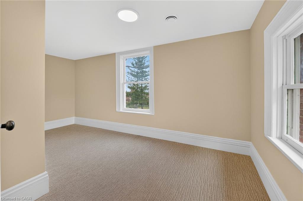262 Main Street W, Grimsby, ON - Indoor Photo Showing Other Room