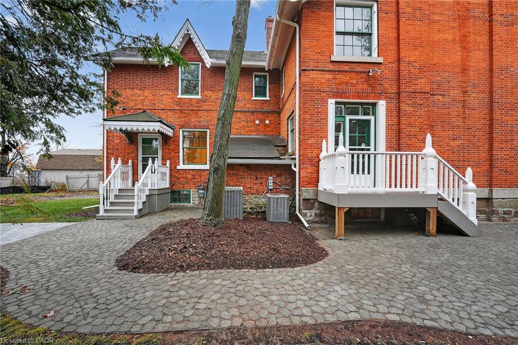 262 Main Street W, Grimsby, ON - Outdoor