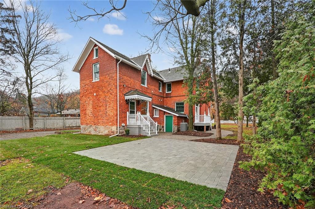 262 Main Street W, Grimsby, ON - Outdoor