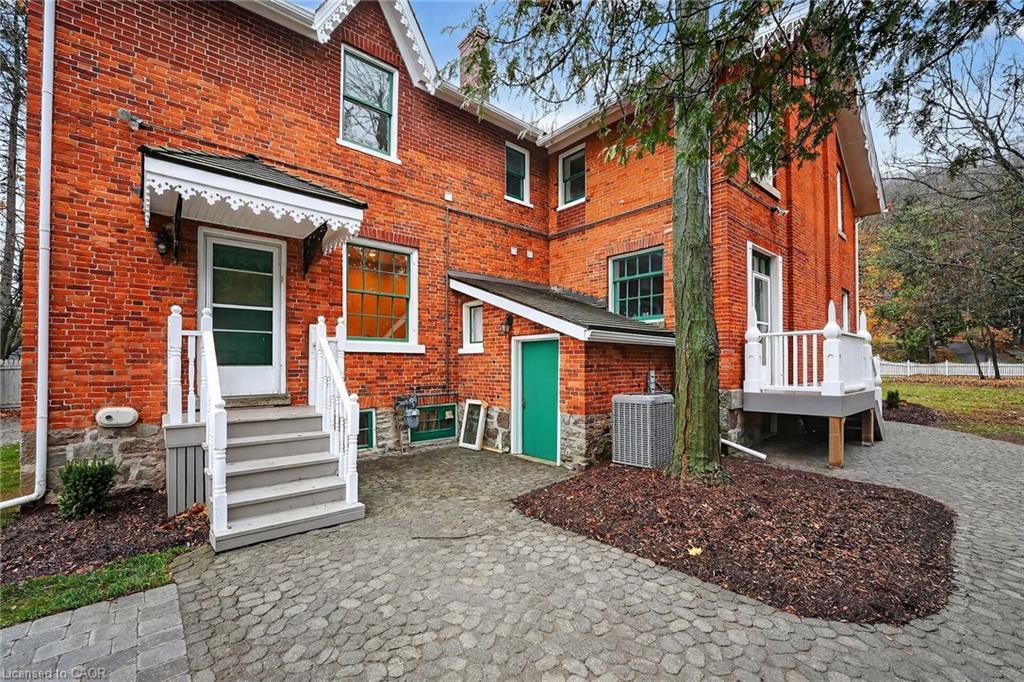 262 Main Street W, Grimsby, ON - Outdoor