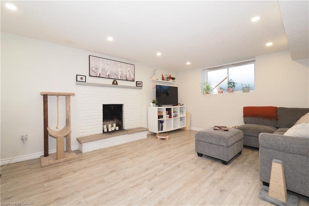 296 Dumfries Avenue, Kitchener, ON - Indoor Photo Showing Living Room