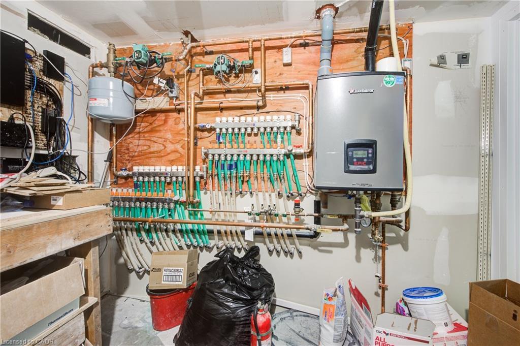 5 Front Street, London, ON - Indoor Photo Showing Basement