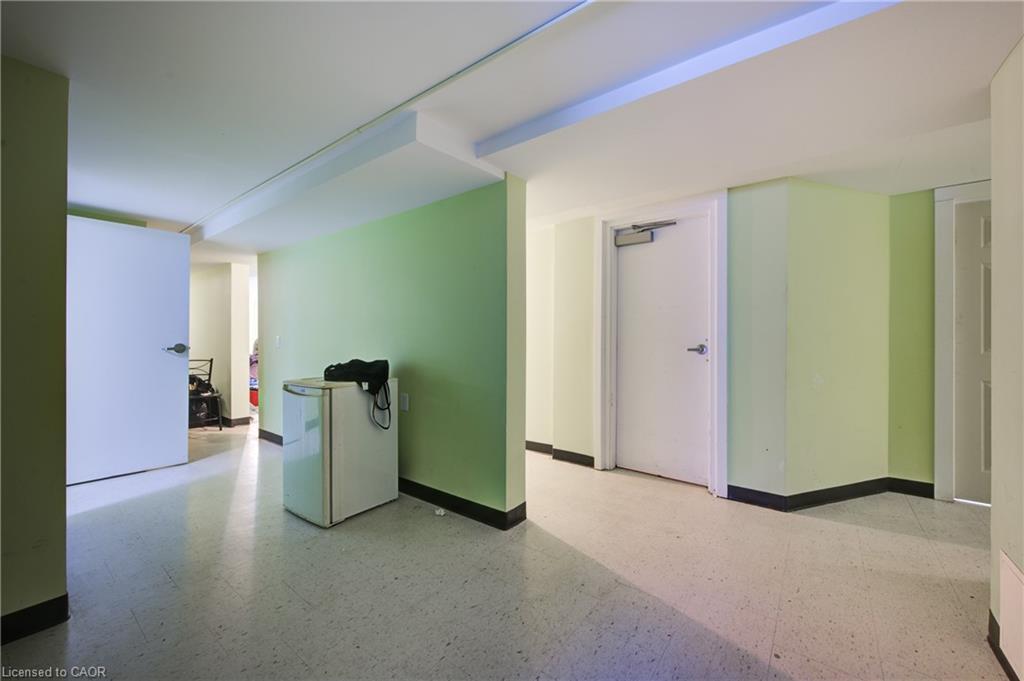 5 Front Street, London, ON - Indoor Photo Showing Other Room