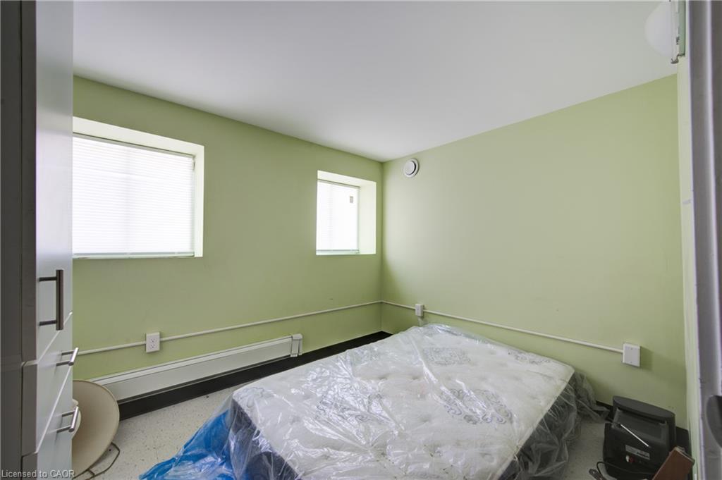 5 Front Street, London, ON - Indoor Photo Showing Bedroom