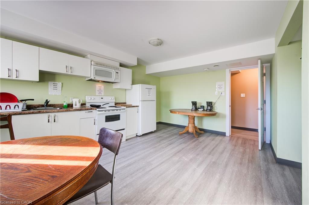 5 Front Street, London, ON - Indoor Photo Showing Other Room