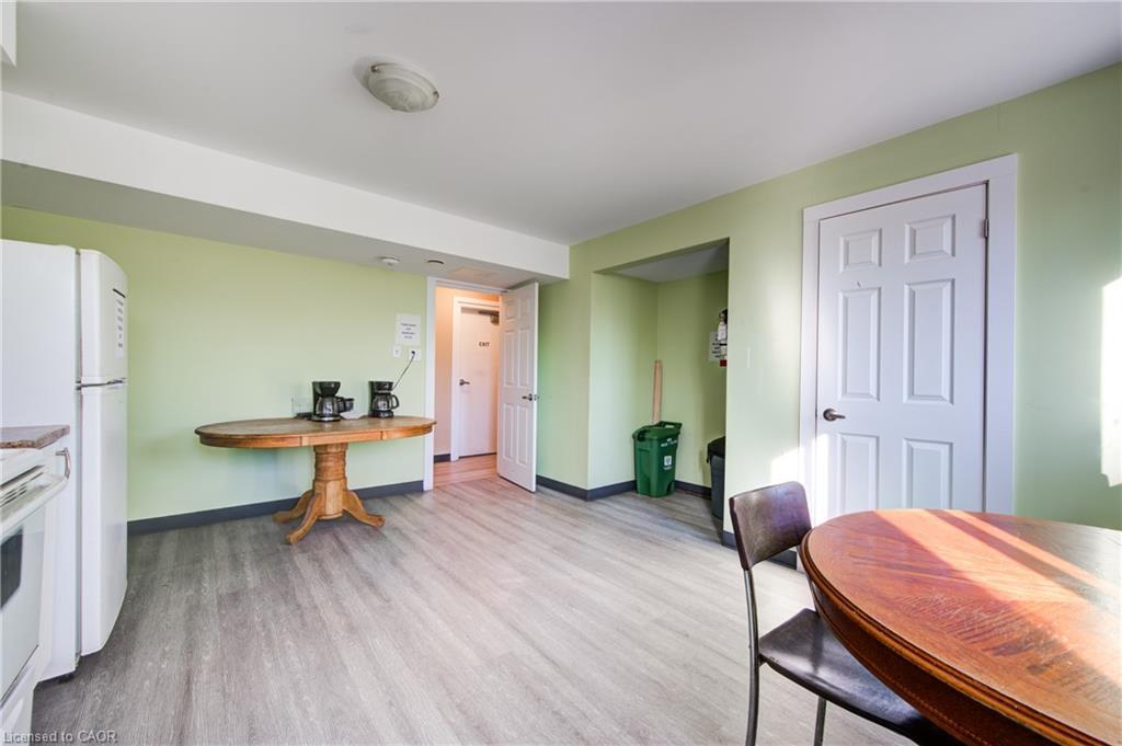 5 Front Street, London, ON - Indoor Photo Showing Other Room