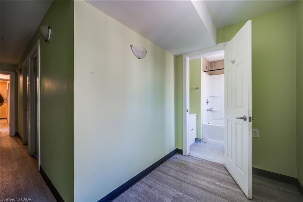 5 Front Street, London, ON - Indoor Photo Showing Other Room