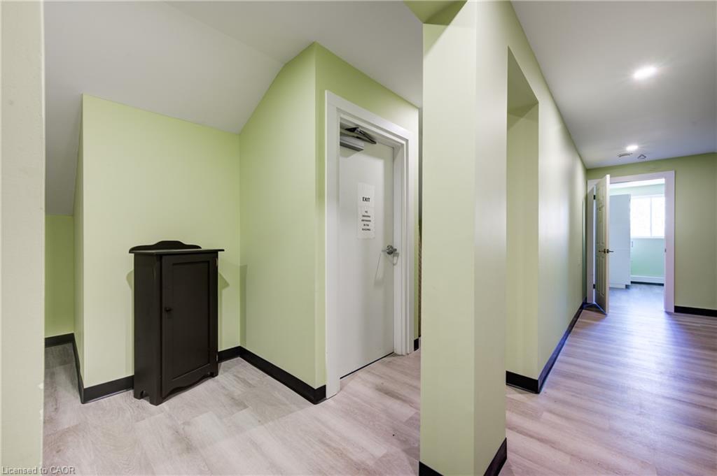 5 Front Street, London, ON - Indoor Photo Showing Other Room