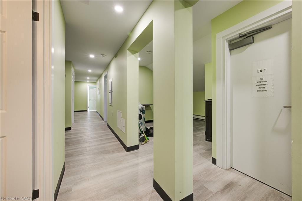 5 Front Street, London, ON - Indoor Photo Showing Other Room