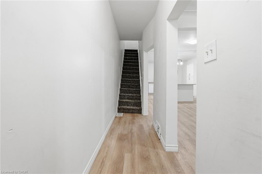 39 Burlington Street E, Hamilton, ON - Indoor Photo Showing Other Room