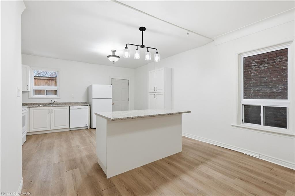39 Burlington Street E, Hamilton, ON - Indoor Photo Showing Kitchen