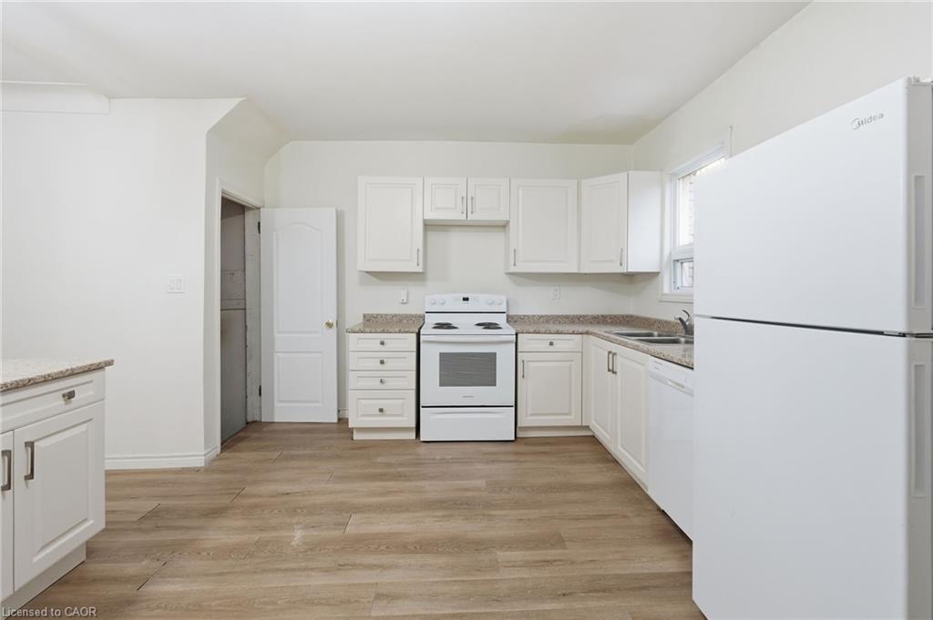 39 Burlington Street E, Hamilton, ON - Indoor Photo Showing Kitchen With Double Sink