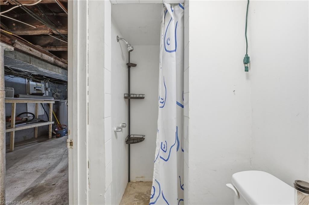 39 Burlington Street E, Hamilton, ON - Indoor Photo Showing Bathroom