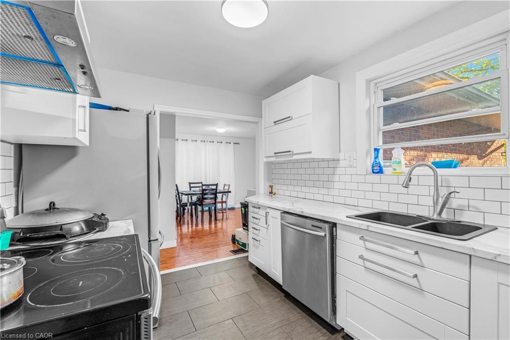 41 Alma Street N, Guelph, ON - Indoor Photo Showing Kitchen With Double Sink