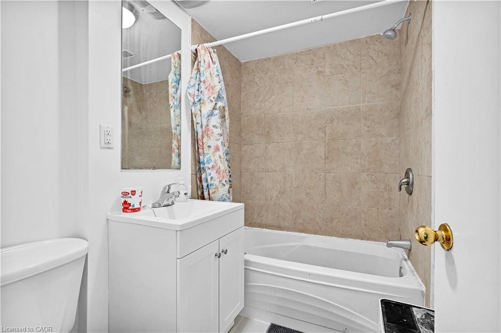 41 Alma Street N, Guelph, ON - Indoor Photo Showing Bathroom