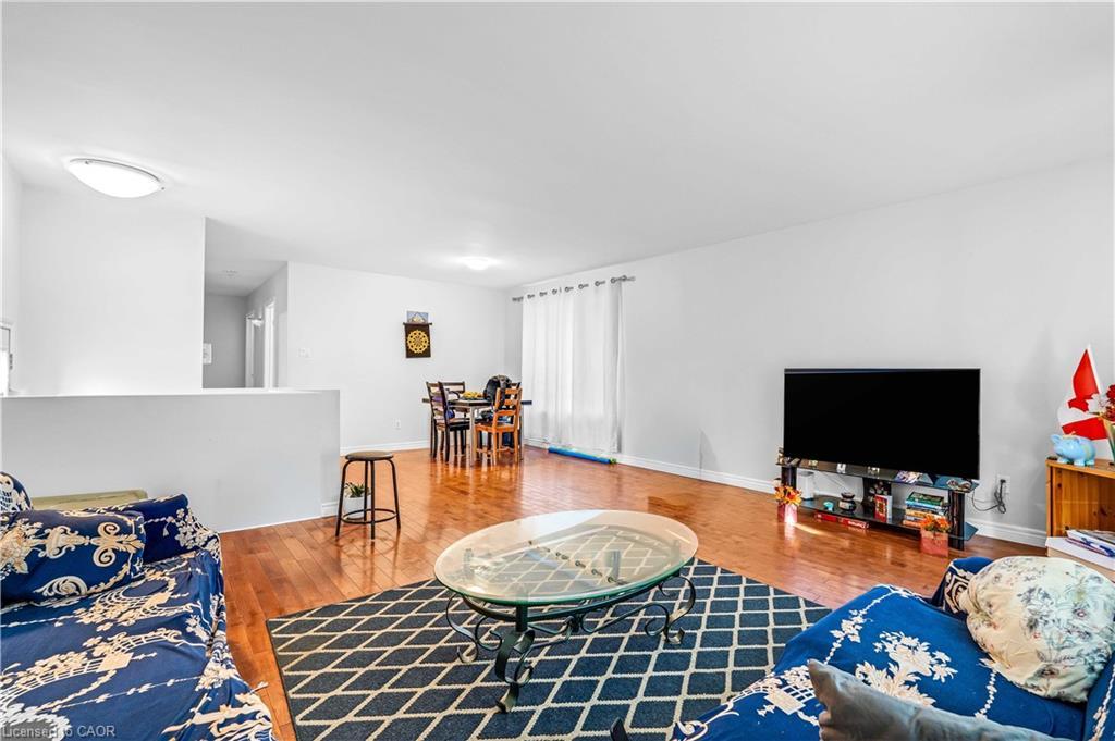 41 Alma Street N, Guelph, ON - Indoor Photo Showing Living Room