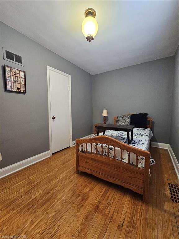 379 St. Leger Street, Kitchener, ON - Indoor Photo Showing Bedroom