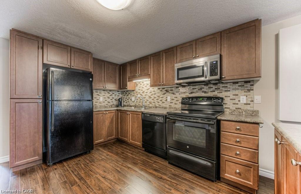 F-240 Rachel Crescent, Kitchener, ON - Indoor Photo Showing Kitchen