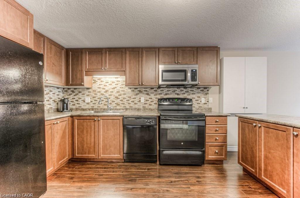 F-240 Rachel Crescent, Kitchener, ON - Indoor Photo Showing Kitchen