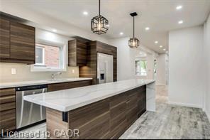 23 Melbourne Street, Hamilton, ON - Indoor Photo Showing Kitchen With Upgraded Kitchen