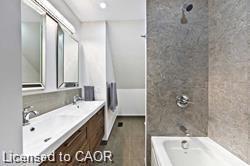 23 Melbourne Street, Hamilton, ON - Indoor Photo Showing Bathroom