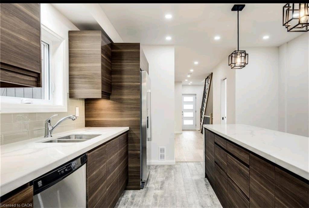 23 Melbourne Street, Hamilton, ON - Indoor Photo Showing Kitchen With Double Sink