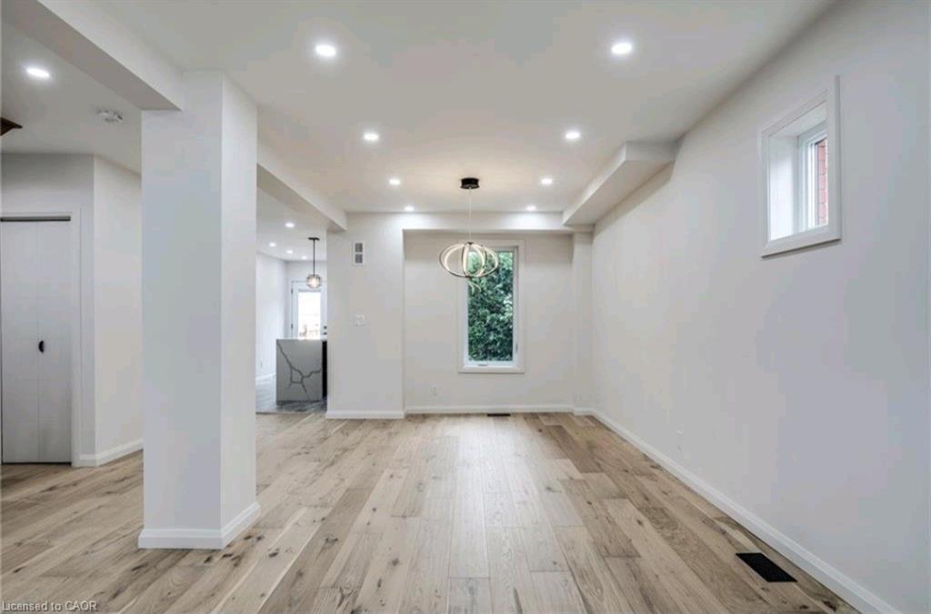 23 Melbourne Street, Hamilton, ON - Indoor Photo Showing Other Room