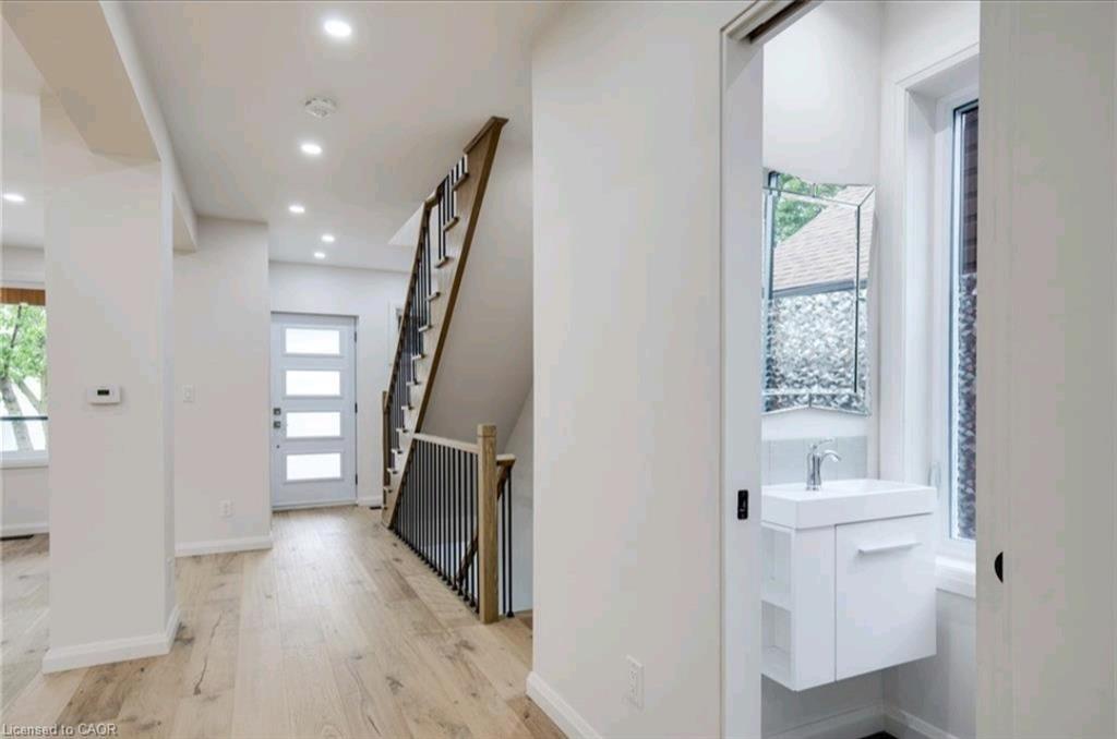 23 Melbourne Street, Hamilton, ON - Indoor Photo Showing Other Room