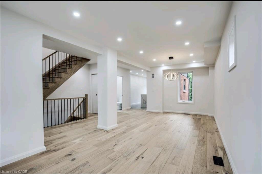 23 Melbourne Street, Hamilton, ON - Indoor Photo Showing Other Room