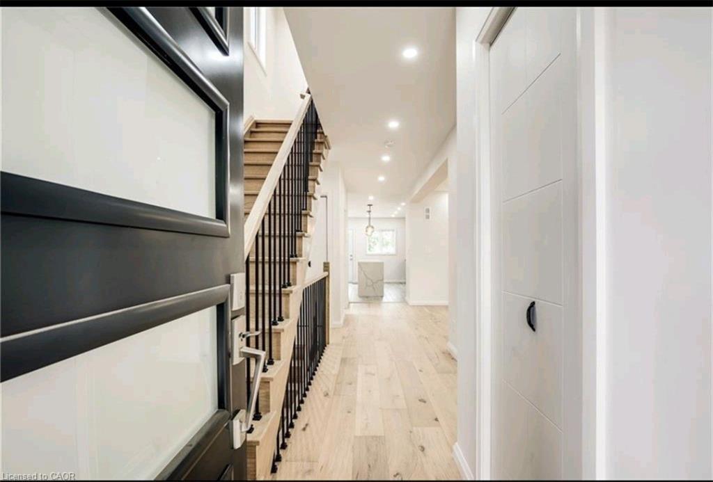 23 Melbourne Street, Hamilton, ON - Indoor Photo Showing Other Room