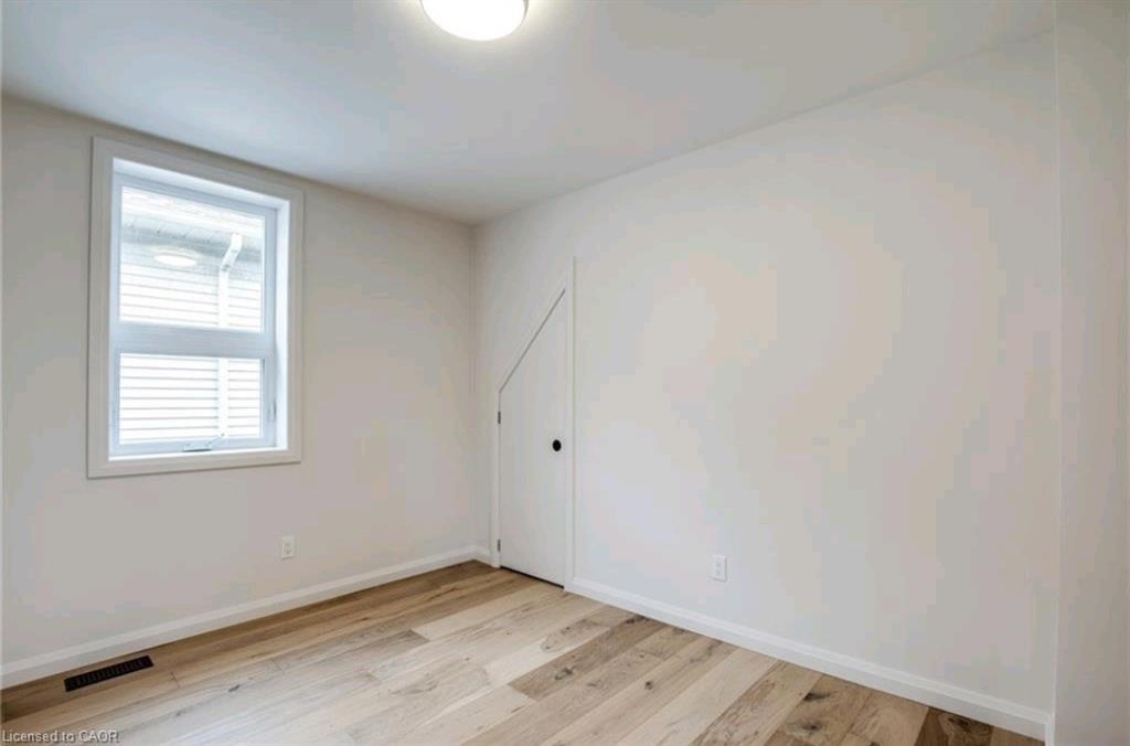 23 Melbourne Street, Hamilton, ON - Indoor Photo Showing Other Room