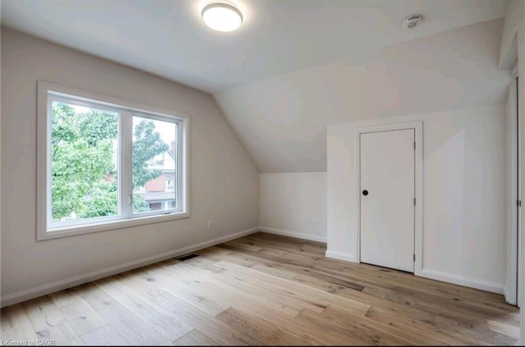 23 Melbourne Street, Hamilton, ON - Indoor Photo Showing Other Room