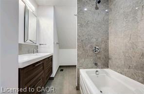 23 Melbourne Street, Hamilton, ON - Indoor Photo Showing Bathroom