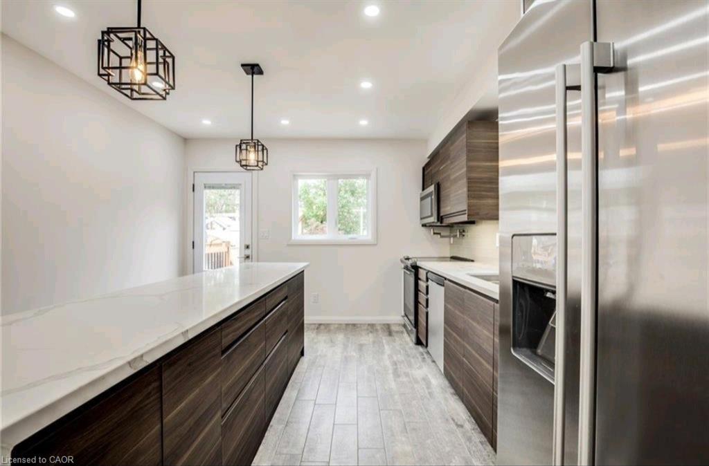 23 Melbourne Street, Hamilton, ON - Indoor Photo Showing Kitchen