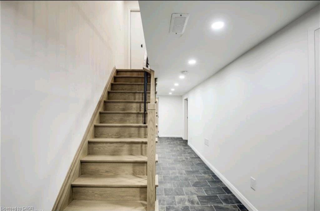 23 Melbourne Street, Hamilton, ON - Indoor Photo Showing Other Room