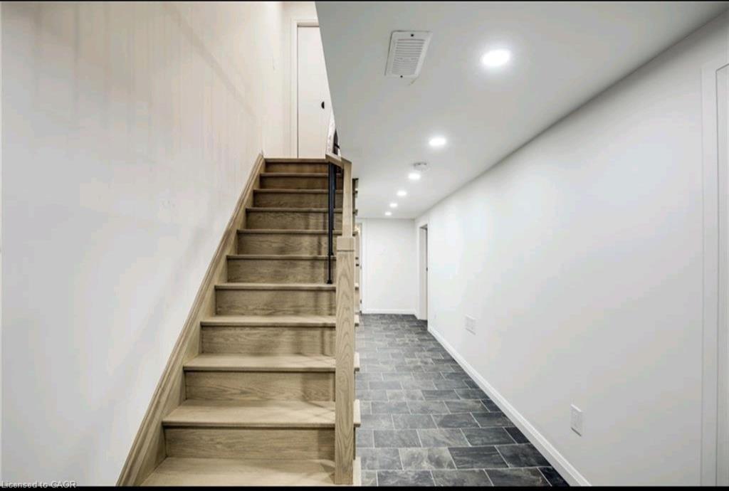 23 Melbourne Street, Hamilton, ON - Indoor Photo Showing Other Room