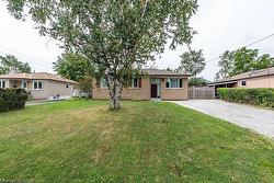 541 Sandmere Place Oakville, ON L6L 4G5