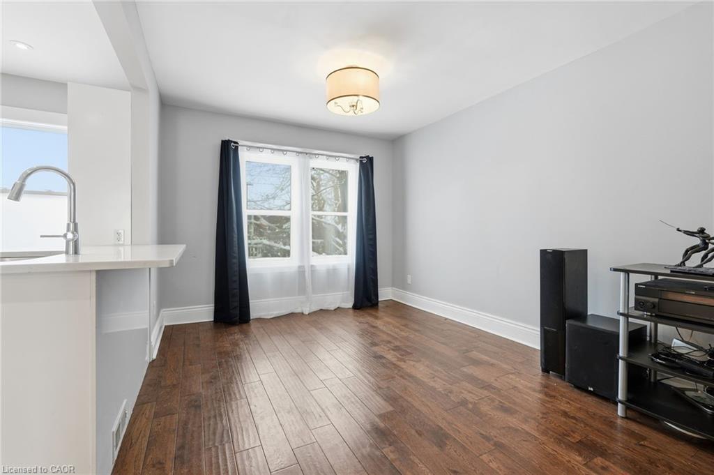 34 Balsam Avenue N, Hamilton, ON - Indoor