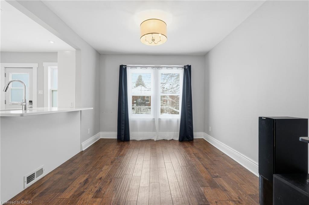 34 Balsam Avenue N, Hamilton, ON - Indoor Photo Showing Other Room