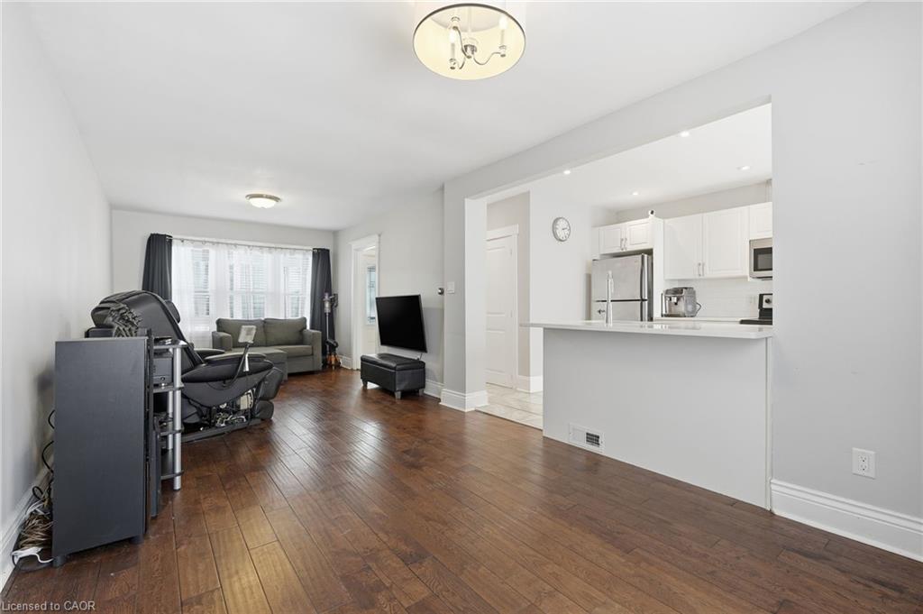 34 Balsam Avenue N, Hamilton, ON - Indoor
