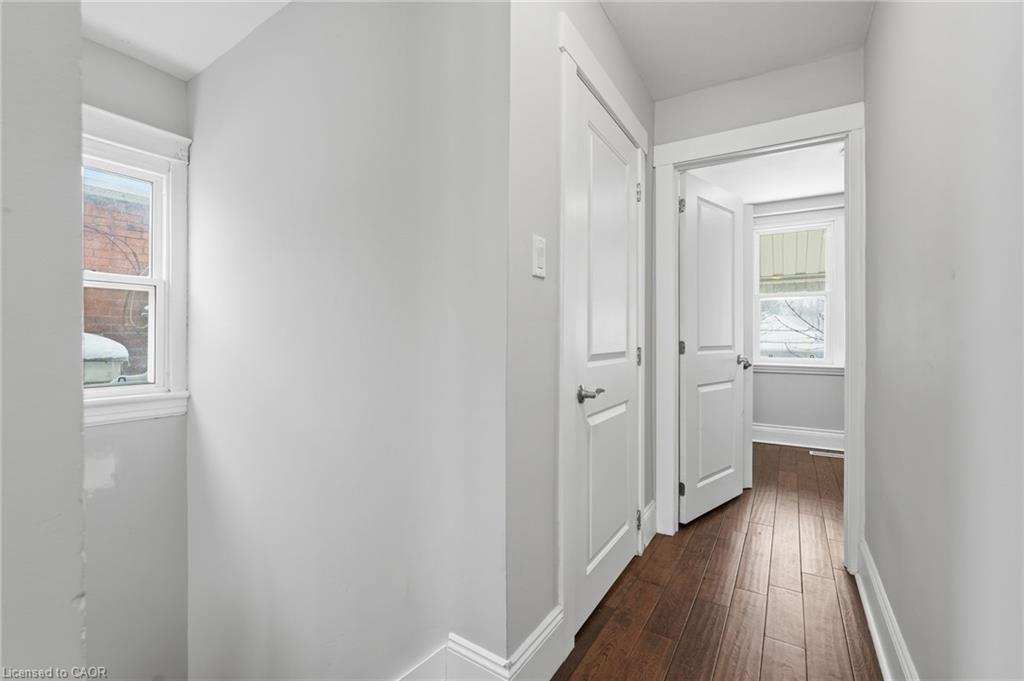 34 Balsam Avenue N, Hamilton, ON - Indoor Photo Showing Other Room