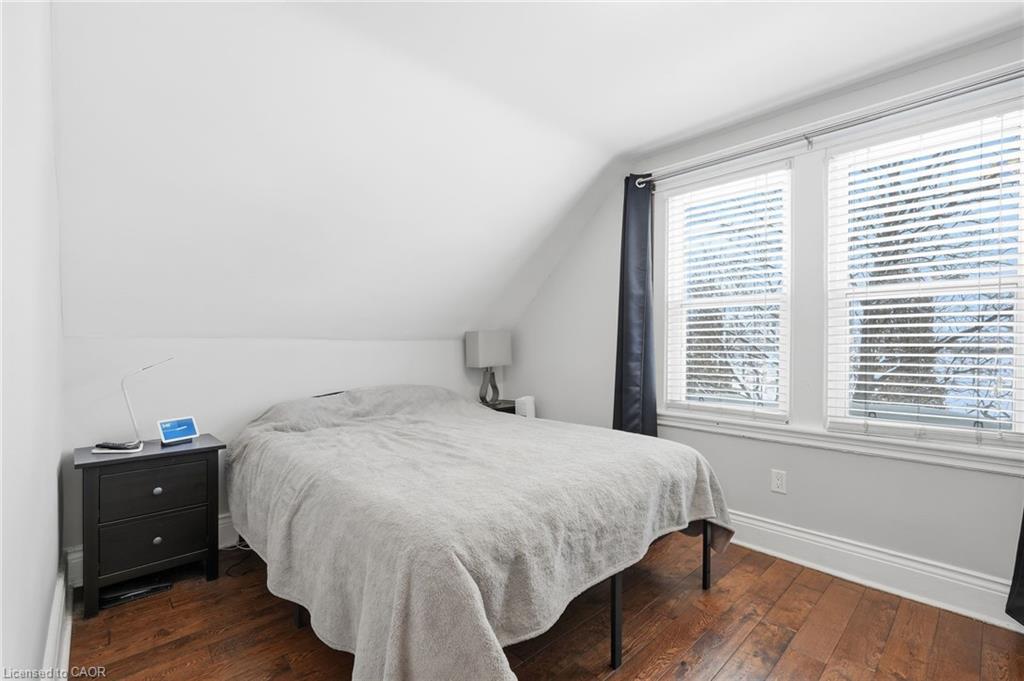 34 Balsam Avenue N, Hamilton, ON - Indoor Photo Showing Bedroom