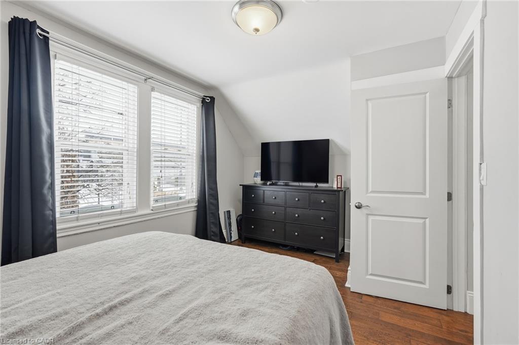 34 Balsam Avenue N, Hamilton, ON - Indoor Photo Showing Bedroom