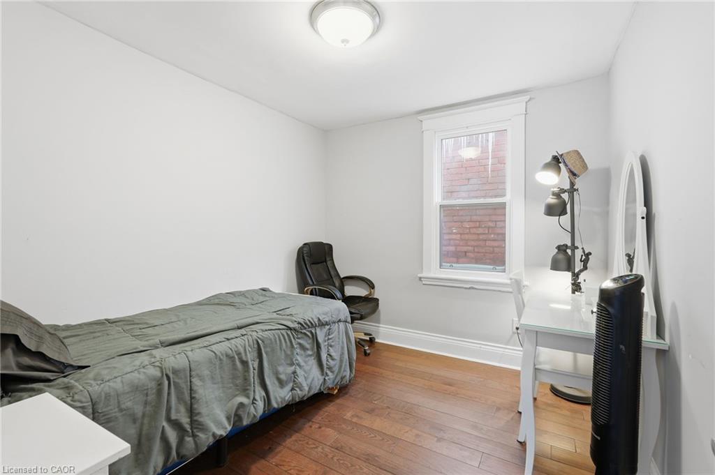 34 Balsam Avenue N, Hamilton, ON - Indoor Photo Showing Bedroom