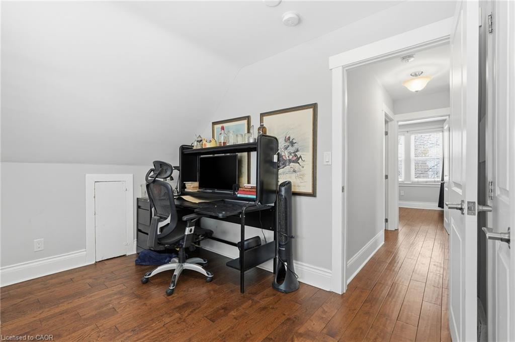 34 Balsam Avenue N, Hamilton, ON - Indoor Photo Showing Other Room