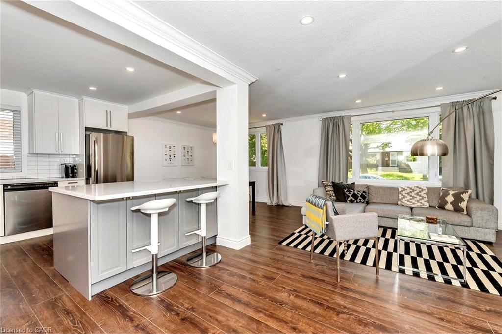 24 Darlington Drive, Hamilton, ON - Indoor Photo Showing Kitchen With Upgraded Kitchen