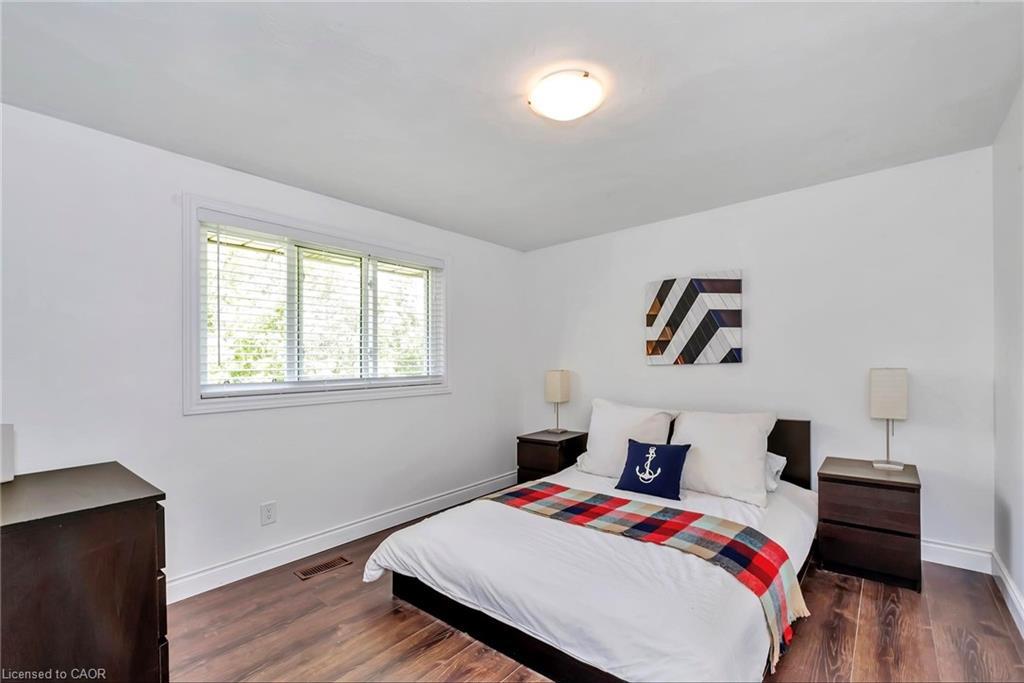 24 Darlington Drive, Hamilton, ON - Indoor Photo Showing Bedroom