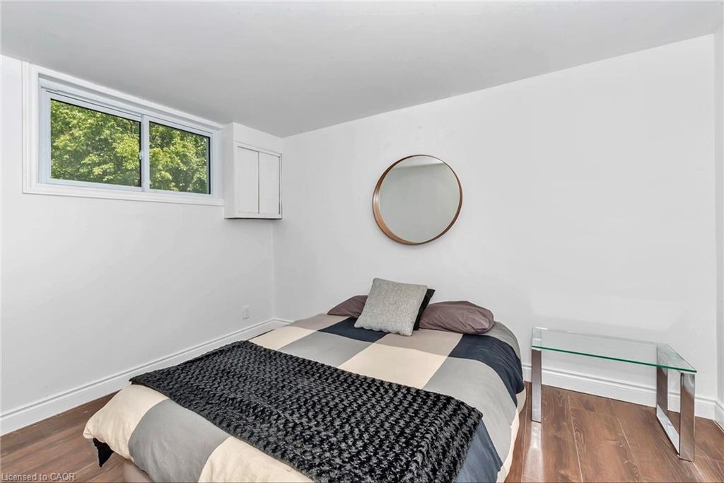 24 Darlington Drive, Hamilton, ON - Indoor Photo Showing Bedroom