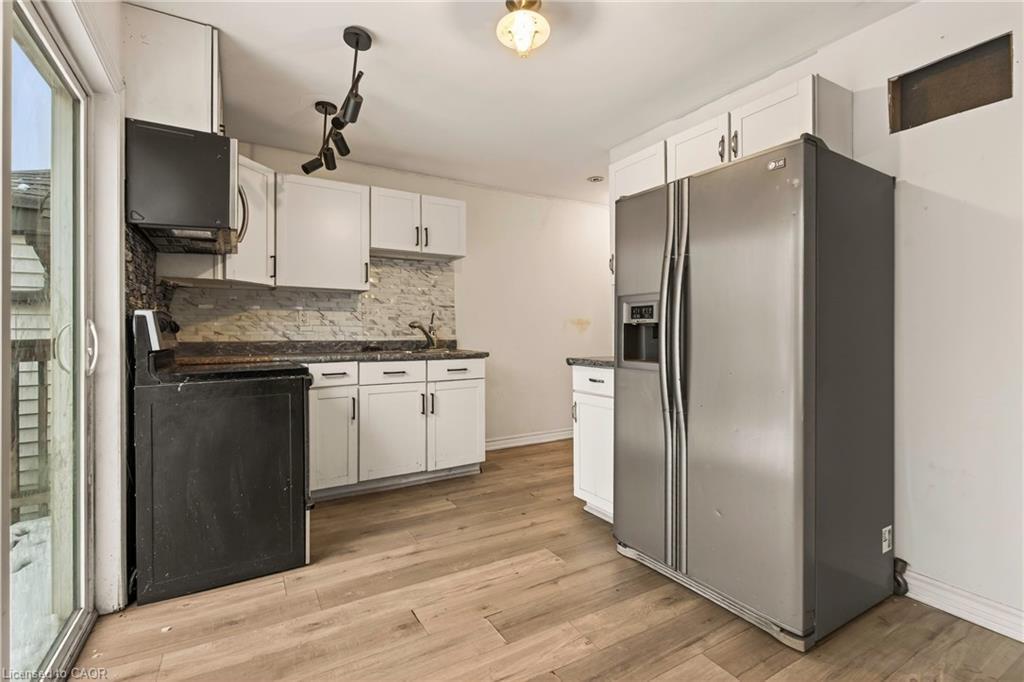 218 East 8Th Street, Hamilton, ON - Indoor Photo Showing Kitchen With Upgraded Kitchen